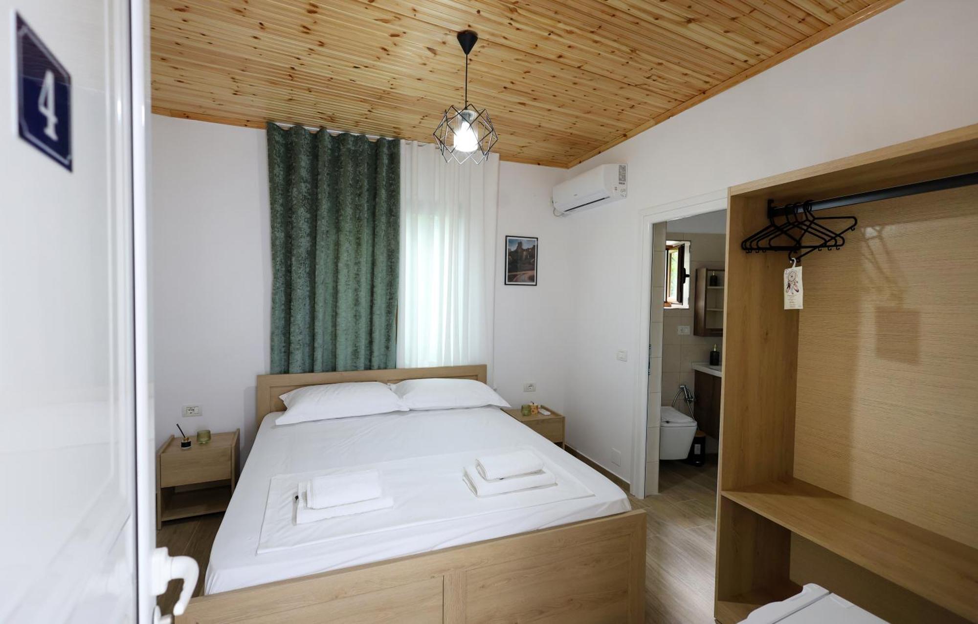 Hotel Vila Vreko B&B Berat Buitenkant foto