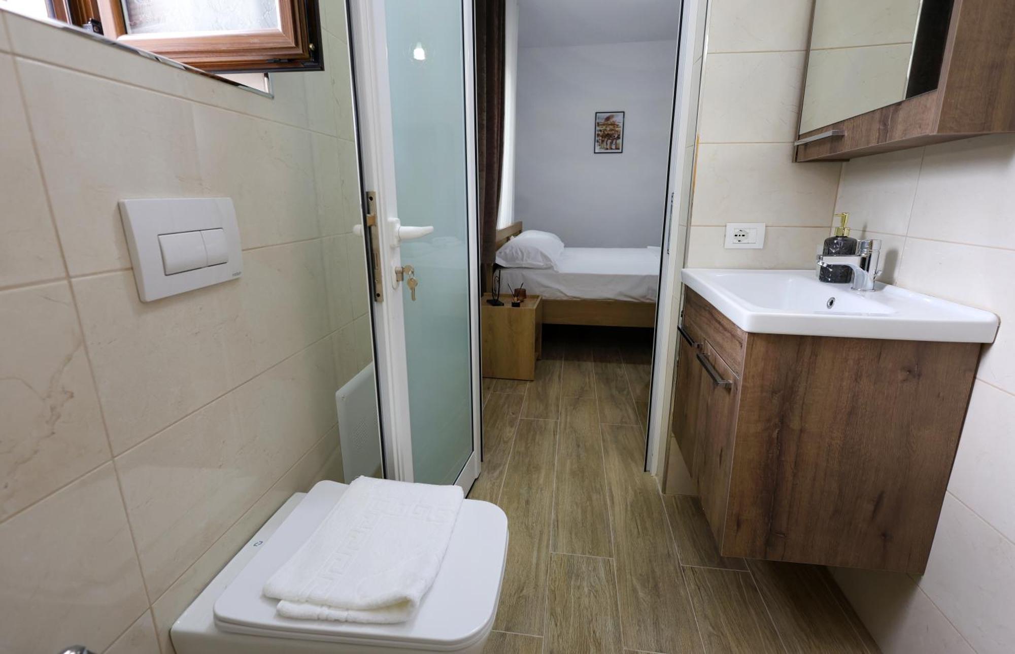 Hotel Vila Vreko B&B Berat Buitenkant foto