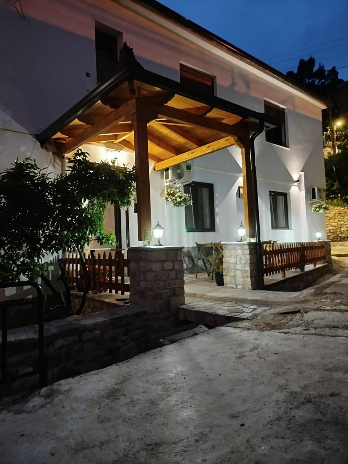 Hotel Vila Vreko B&B Berat Buitenkant foto