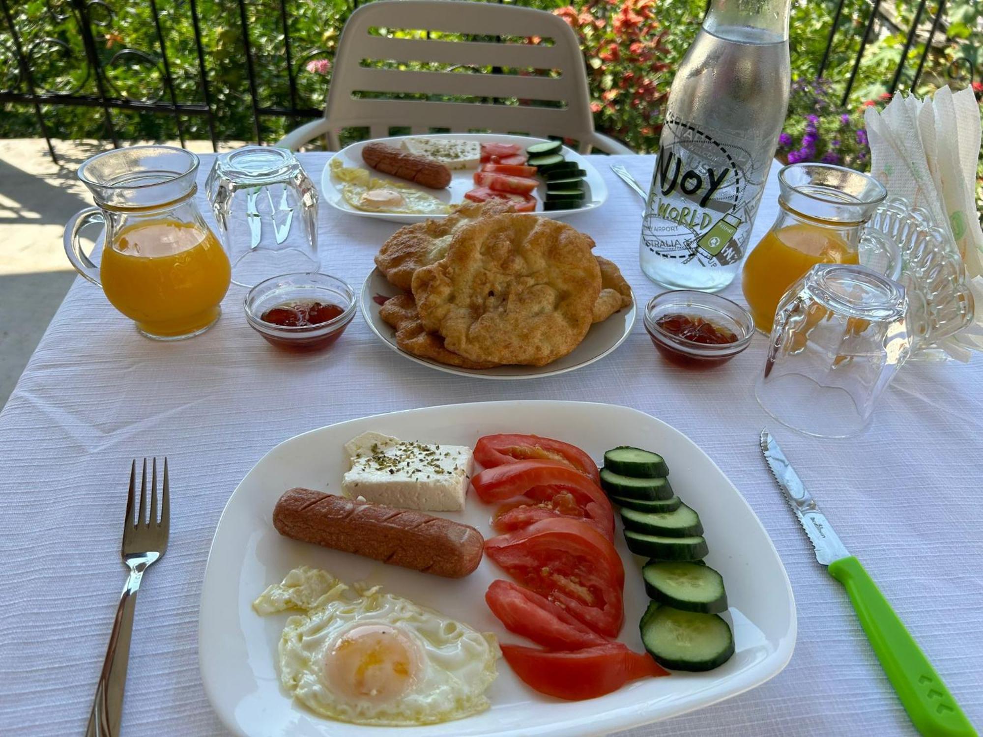 Hotel Vila Vreko B&B Berat Buitenkant foto